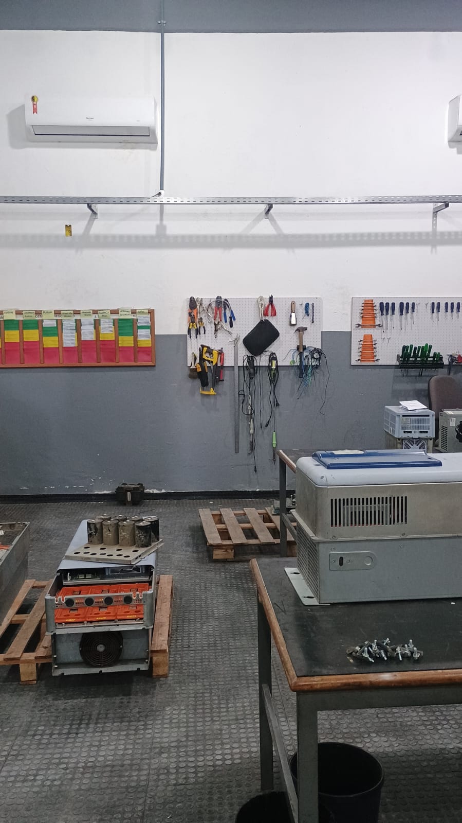 Trabalho técnico em bancada do laboratório AS3